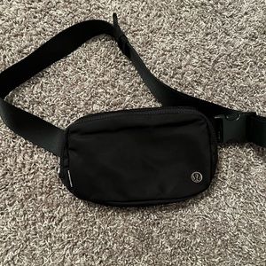 Lululemon everywhere belt bag